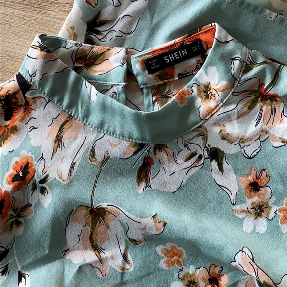 blouse - Picture 2 of 3